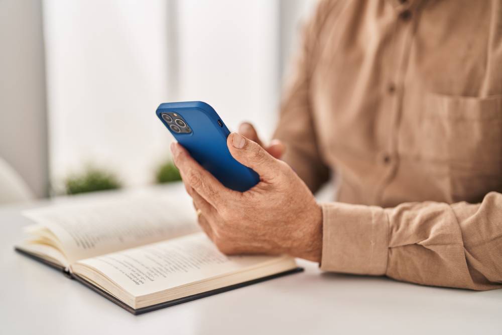 Smartphone-Based Daily Learning Tests May Provide Signs of Amyloid Buildup in the Brain
