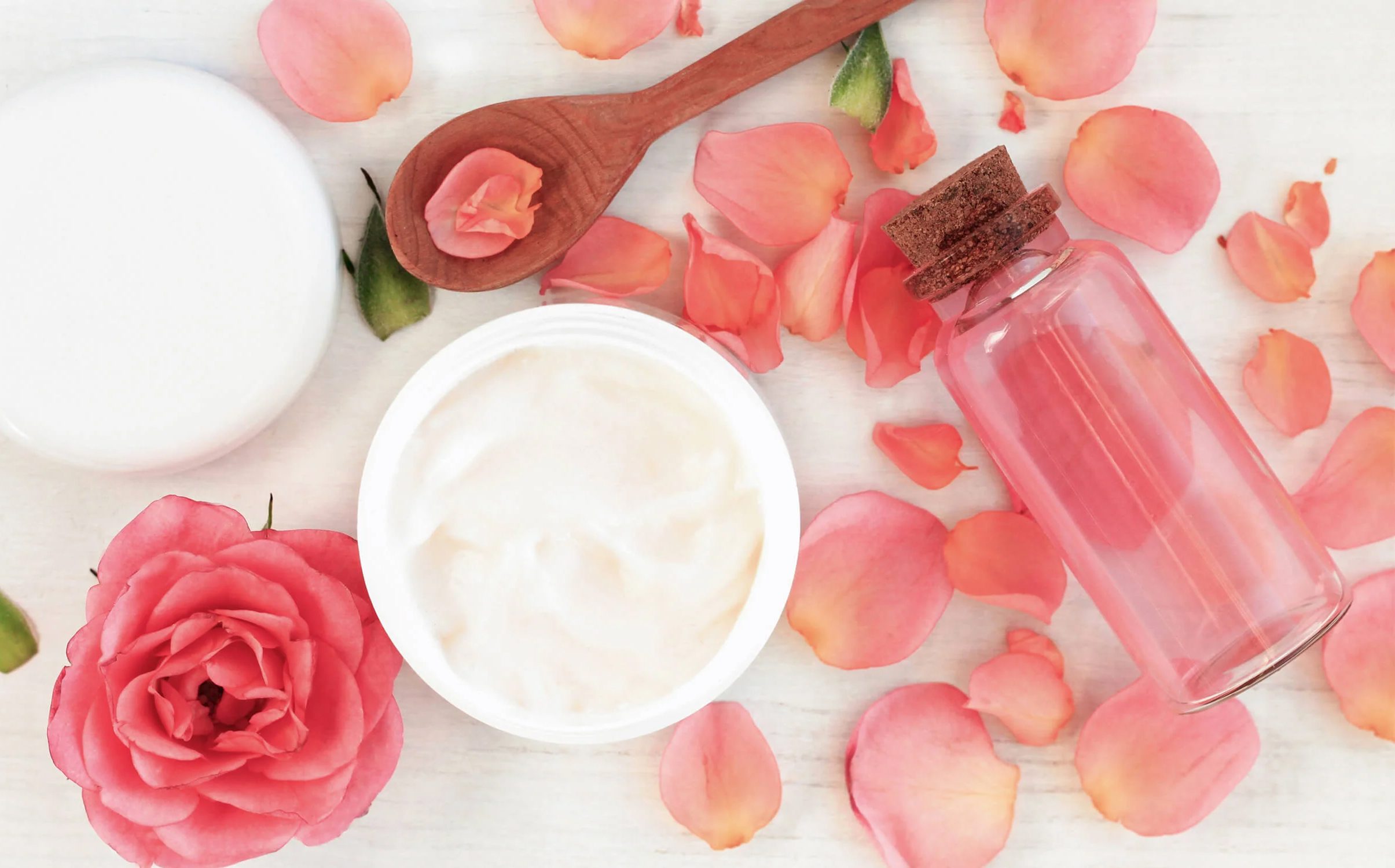 Frizz-Free Hair, Naturally: 3 DIY Summer Mists