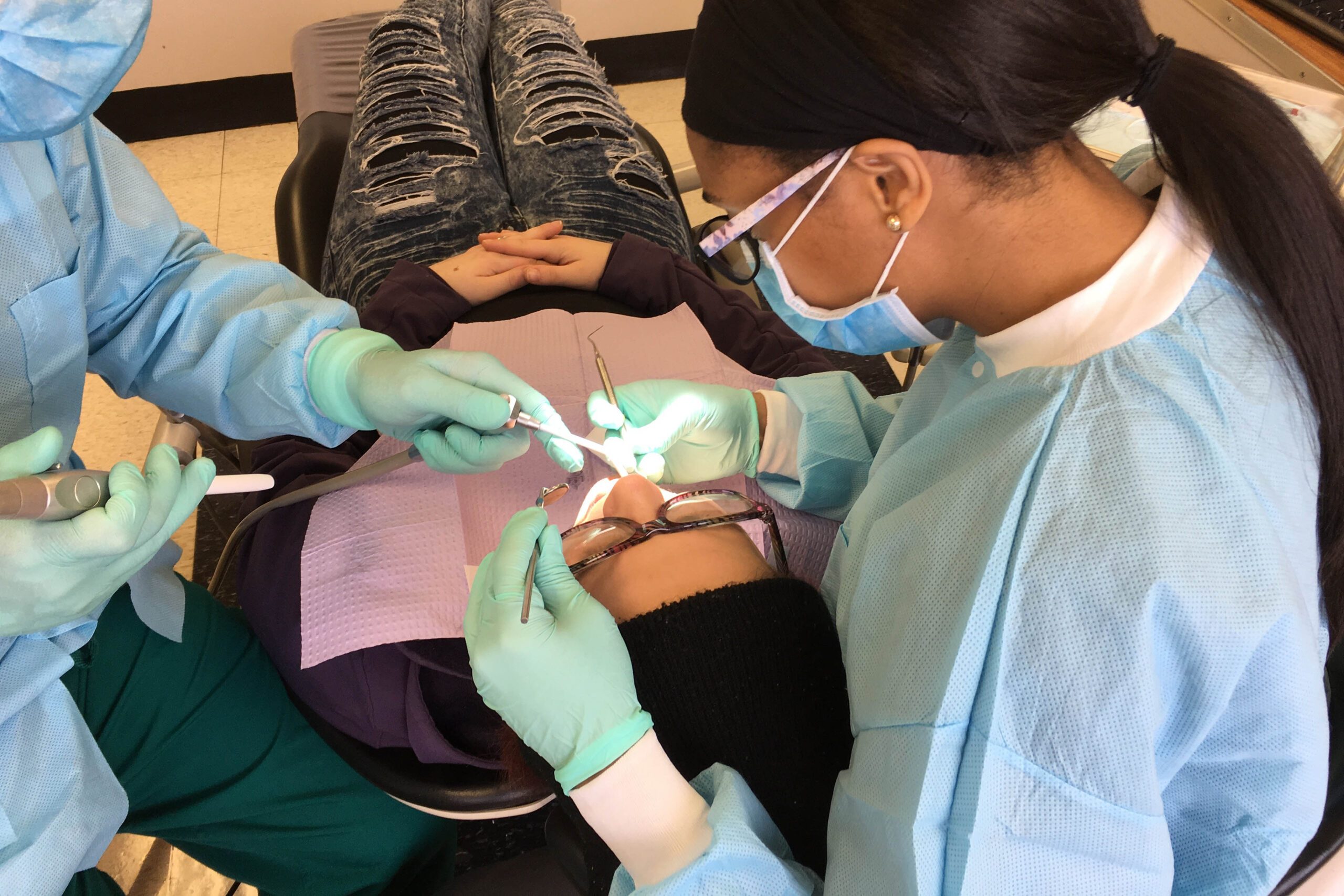 Aunque tengas seguro dental, la factura puede ser muy alta
